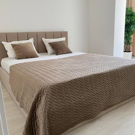 Atlant Luxury: Spacious Family Apartment near TC Depot Chernivtsi Exterior photo